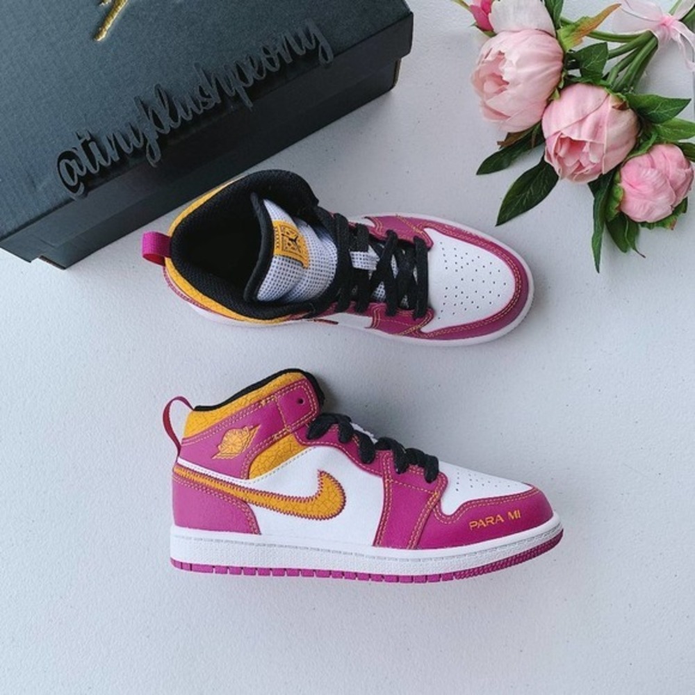 Jordan 1 Mid Familia DOD NWT - Picture 1 of 11